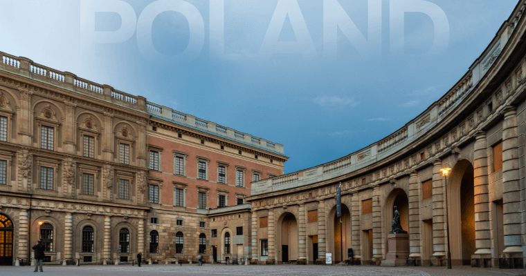 Krakow-poland-cobblestone-path-culture-and-comfort - travel about it
